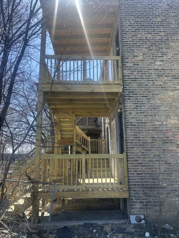 Chicago, IL 60644,209 N La Crosse AVE