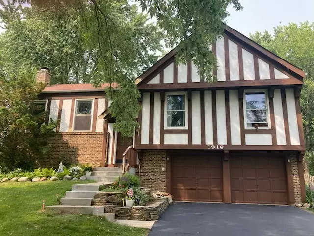 1916 Saginaw CT, Naperville, IL 60565