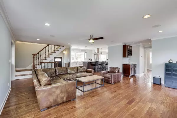 Chicago, IL 60631,7144 N Overhill AVE