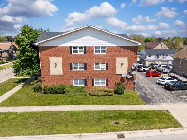 4247 Amelia AVE #1C, Lyons, IL 60534