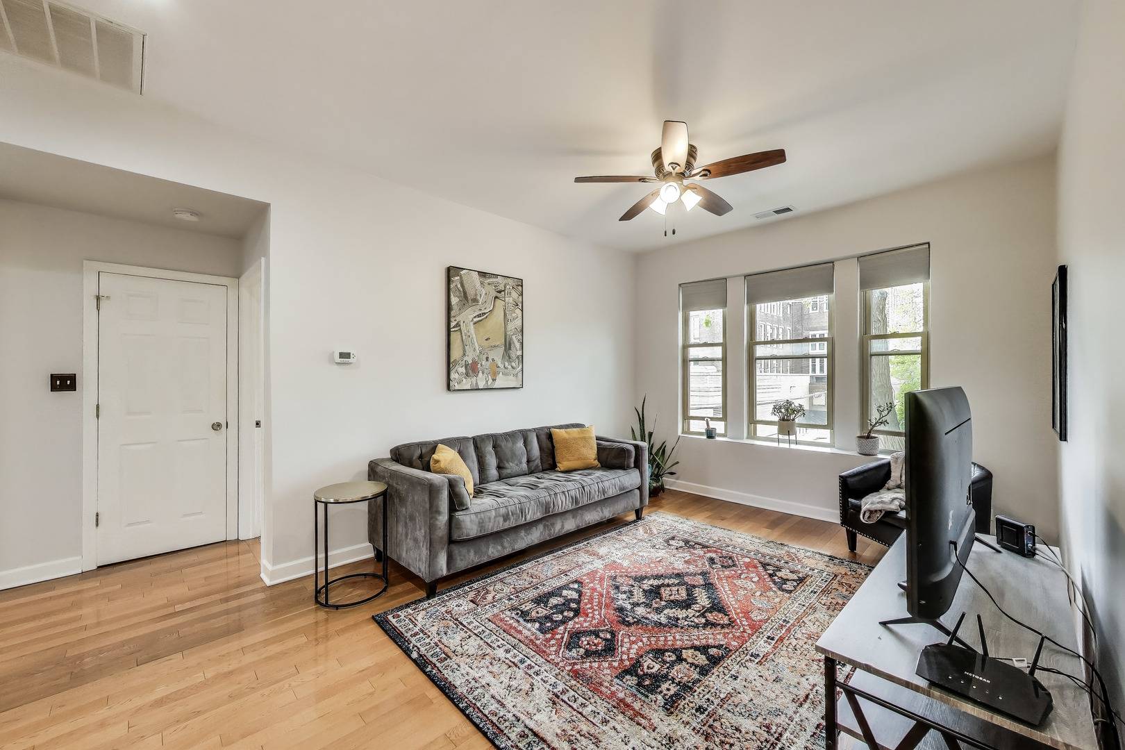 Chicago, IL 60660,6217 N Greenview AVE #2