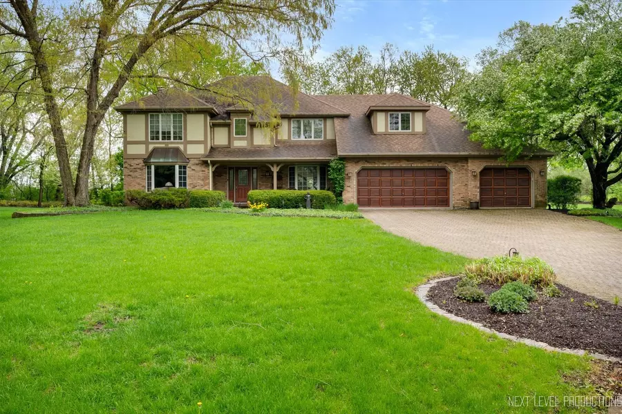 7N075 Hastings DR, St. Charles, IL 60175