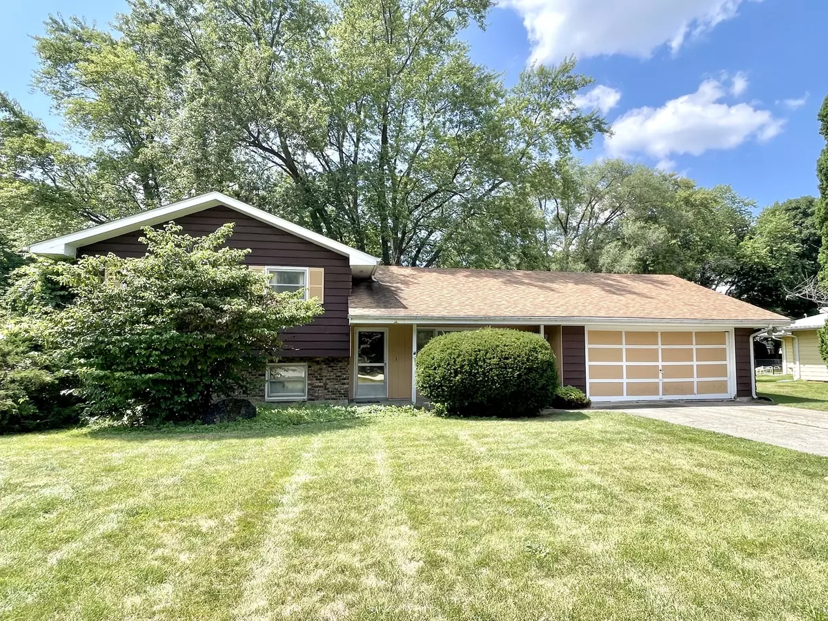 Aurora, IL 60505,1900 Charles LN