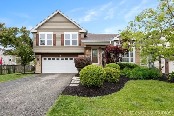 315 Churchill LN, Aurora, IL 60504