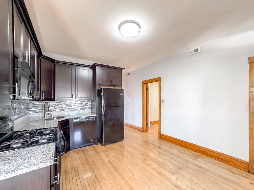 Chicago, IL 60651,4322 W Kamerling AVE #2