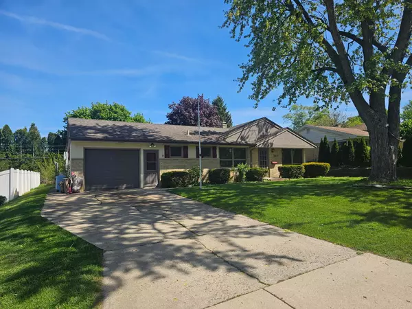 117 April LN, North Aurora, IL 60542