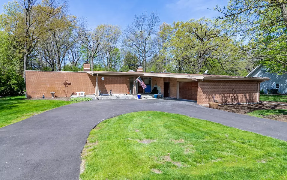 12 Ferndale RD, Deer Park, IL 60010