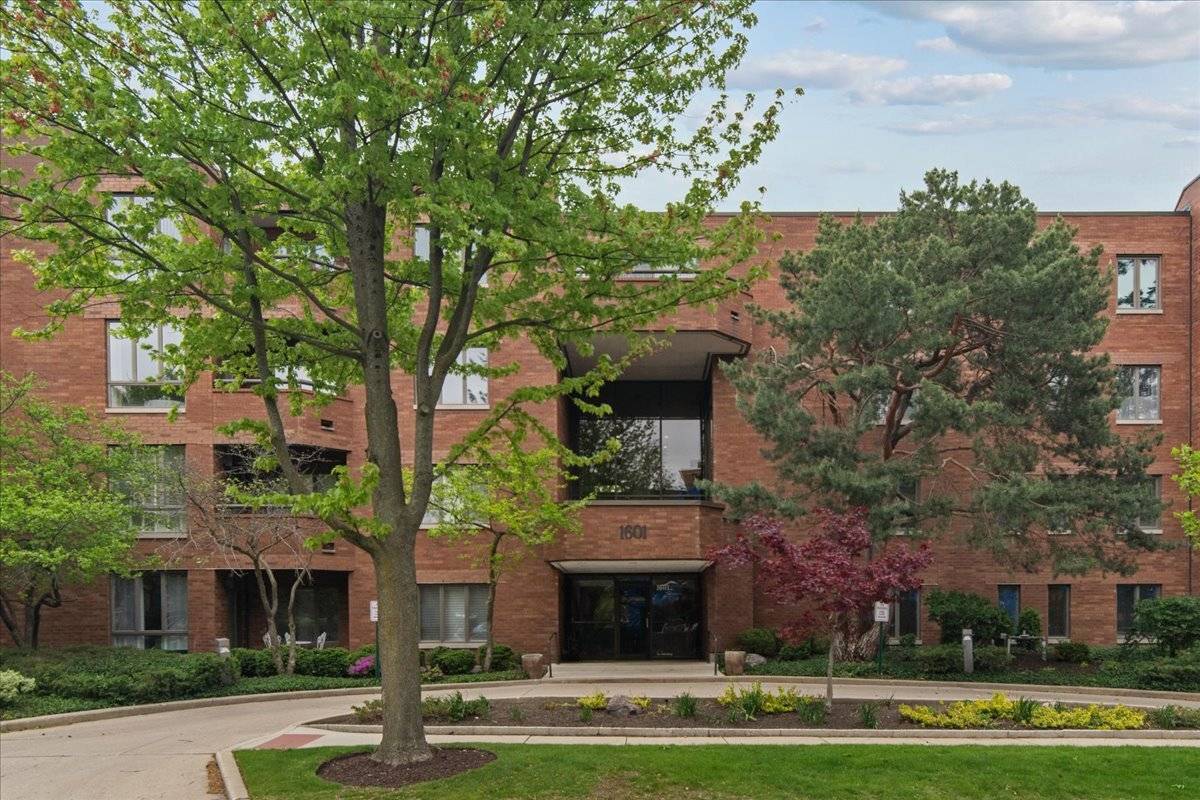 1601 Oakwood AVE #403, Highland Park, IL 60035