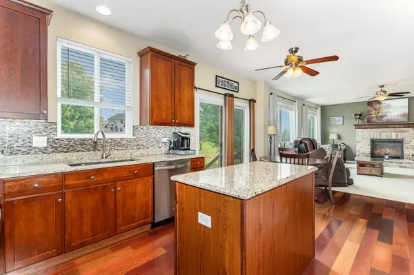 Yorkville, IL 60560,335 Sutton ST
