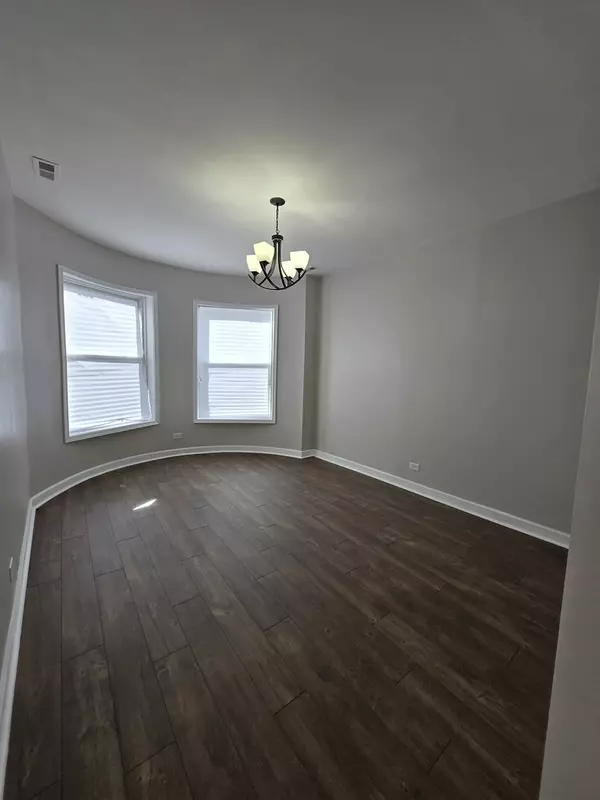 Chicago, IL 60615,4749 S Prairie AVE #2