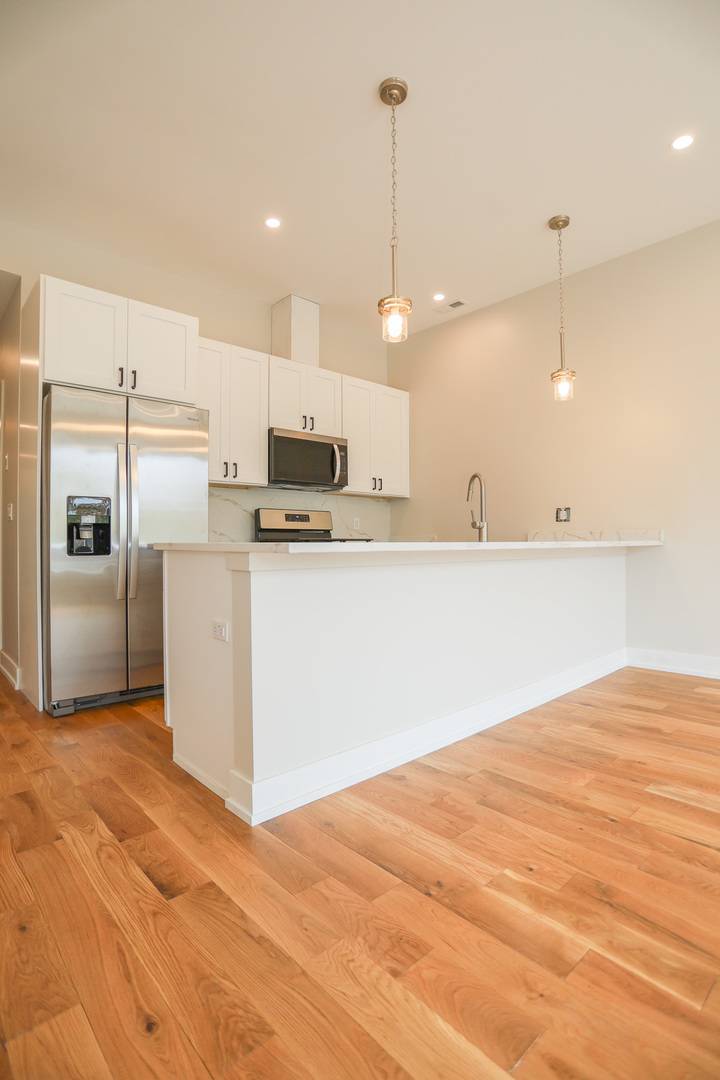 Chicago, IL 60625,2230 W Wilson AVE #2