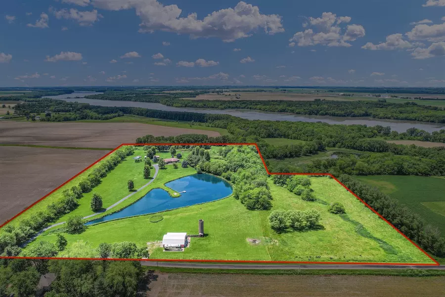 10561 Sunnyland RD, Farmer City, IL 61842