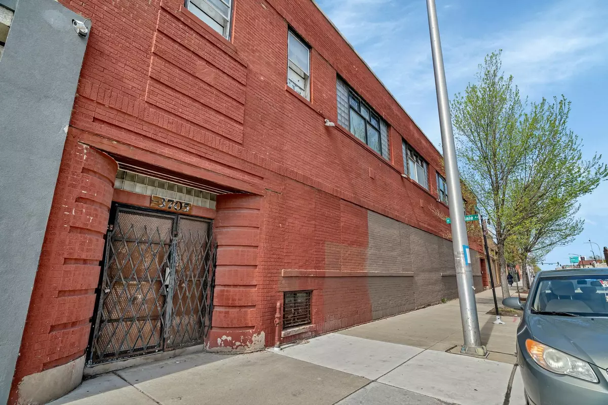 Chicago, IL 60651,3705 W Grand AVE