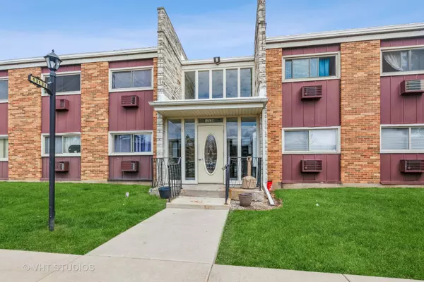 Lombard, IL 60148,1313B S Rebecca RD #215