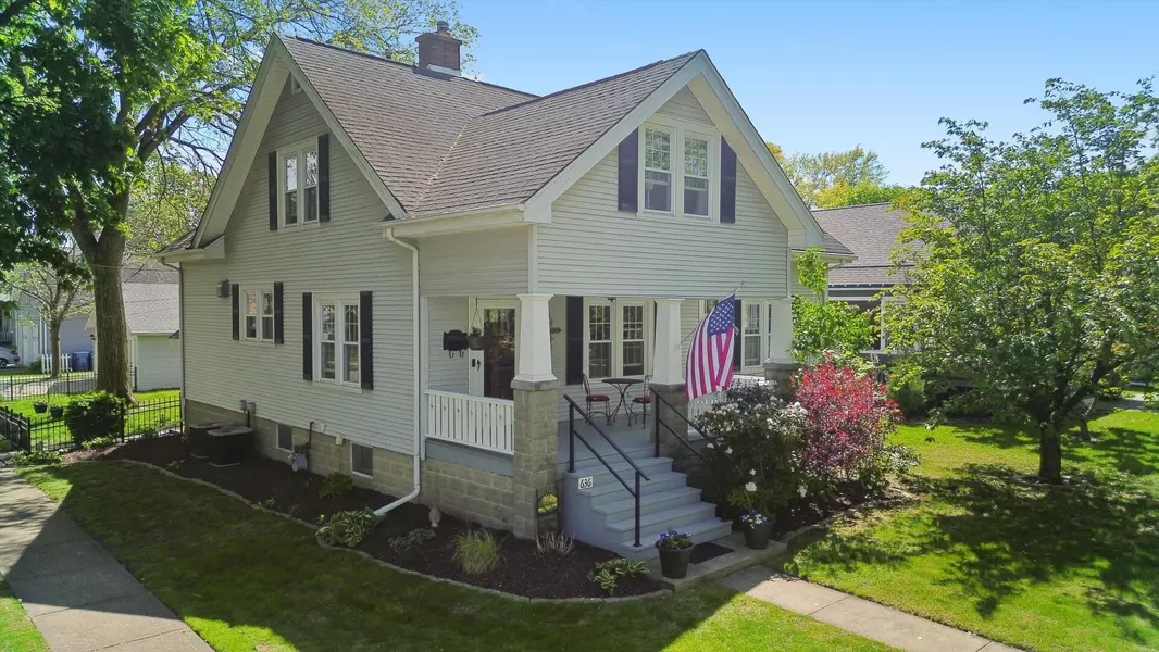 636 1st ST, Crete, IL 60417