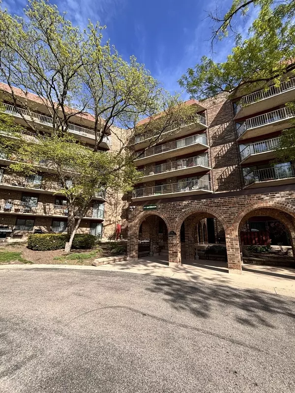 111 S Baybrook DR #514, Palatine, IL 60074