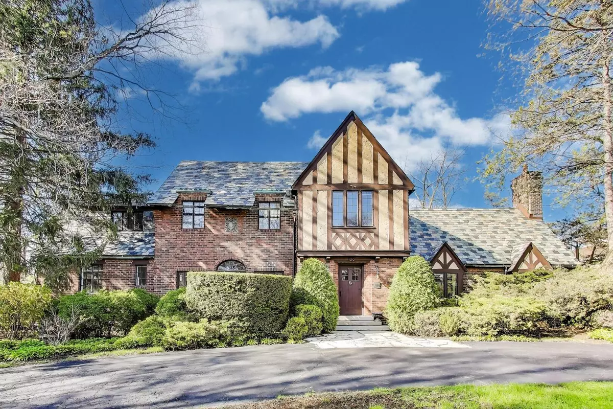 Highland Park, IL 60035,186 S DEERE PARK DR