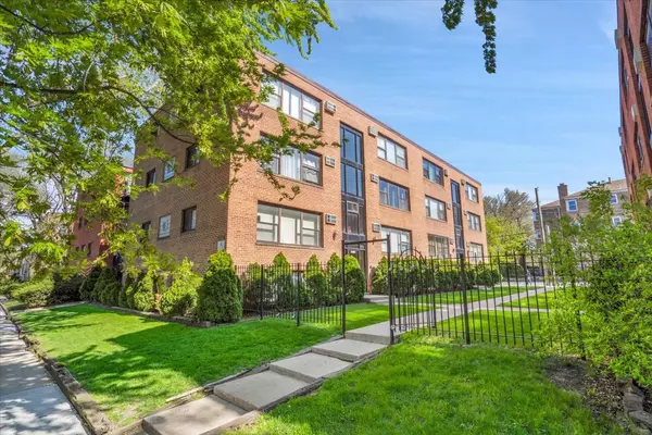 2907 W Summerdale AVE #D2, Chicago, IL 60625