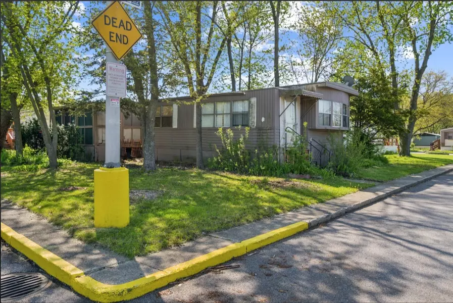 851 Mackey LN, Elgin, IL 60120