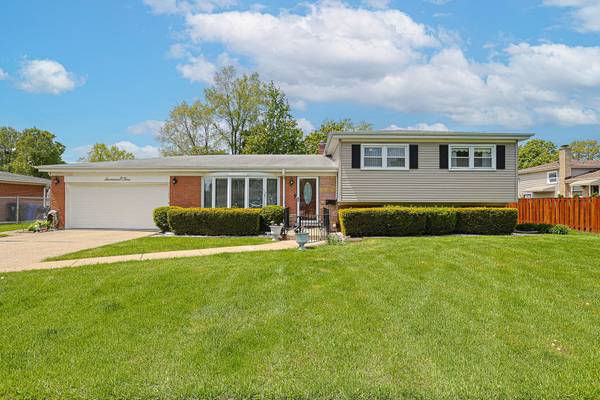 1703 W Robbie LN, Mount Prospect, IL 60056