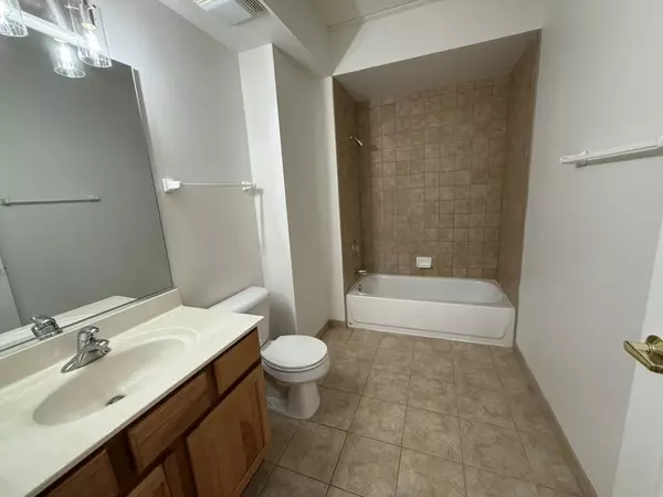 Arlington Heights, IL 60004,3401 N Carriageway DR #307