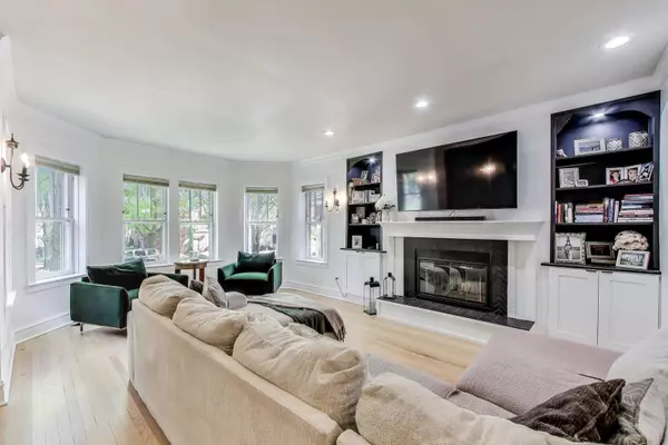 Chicago, IL 60660,1751 W Granville AVE #1