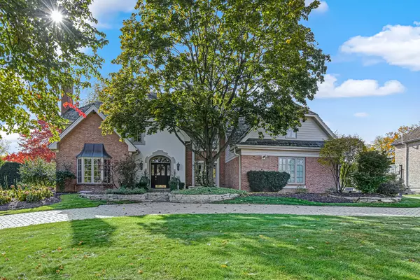 2 Hampton CT, Burr Ridge, IL 60527