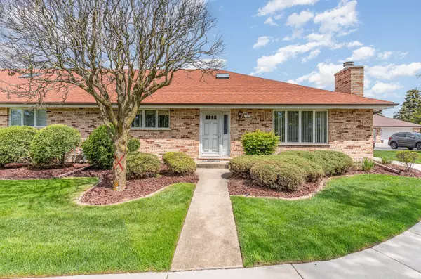 Orland Park, IL 60462,7547 W Willowood CT