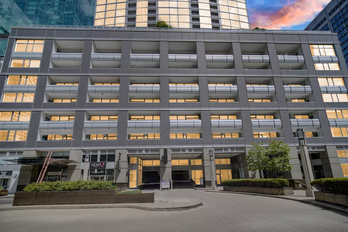 Chicago, IL 60611,240 E Illinois ST #1004