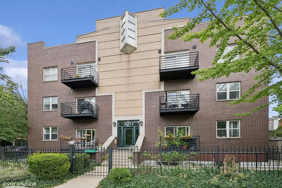 2217 N Oakley AVE #1N, Chicago, IL 60647