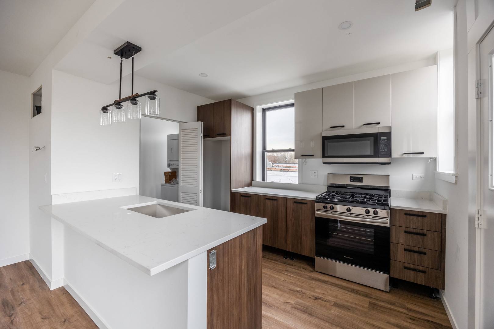 Chicago, IL 60640,4410 N Greenview AVE #2N