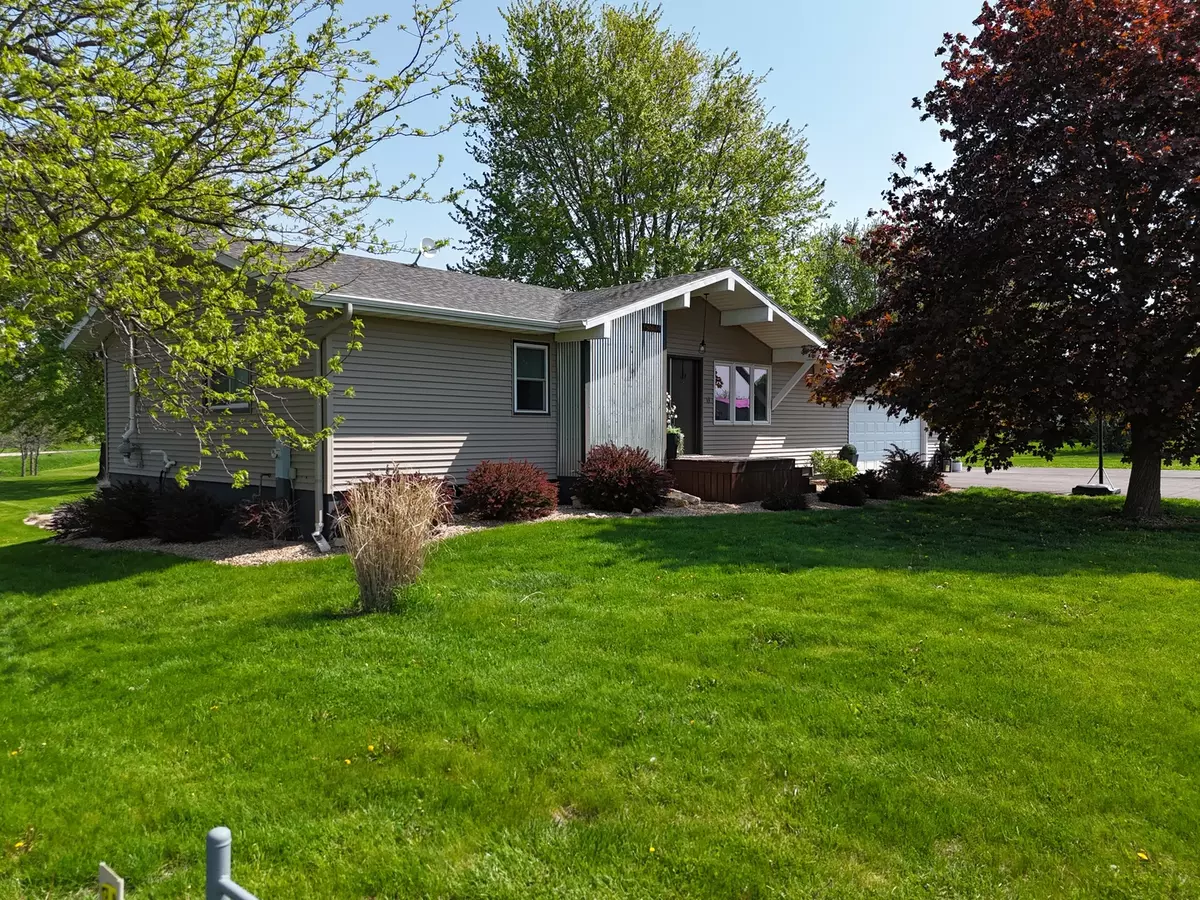 Dakota, IL 61018,3974 E Cedarville RD