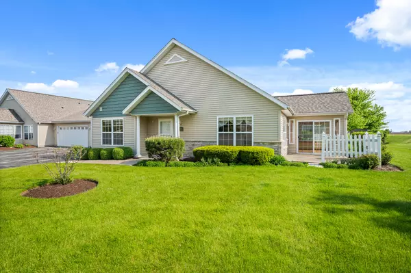 Sycamore, IL 60178,2113 Waterbury LN W #2113