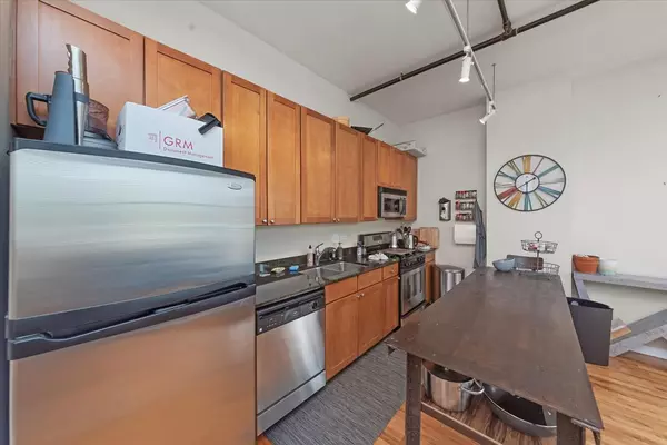 Chicago, IL 60640,4715 N RACINE AVE #401