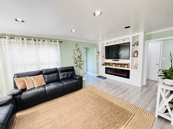 Wauconda, IL 60084,321 Lewis AVE