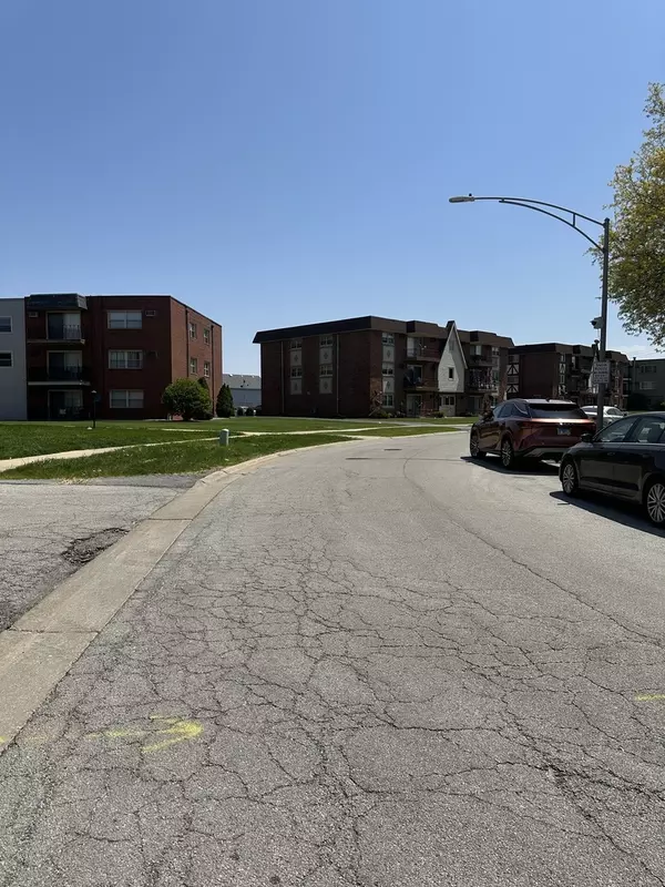 Alsip, IL 60803,12620 S Alpine DR #8