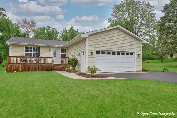 2505 S HARRIET LN, Holiday Hills, IL 60051