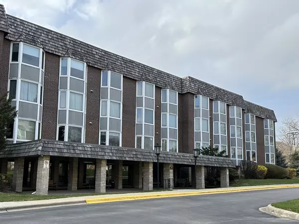 400 Ascot DR #2K, Park Ridge, IL 60068