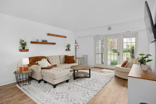 Elk Grove Village, IL 60007,540 BIESTERFIELD RD #104A