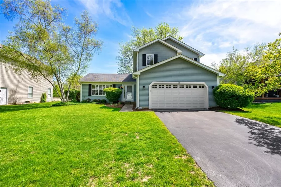 621 Hackberry LN, Algonquin, IL 60102