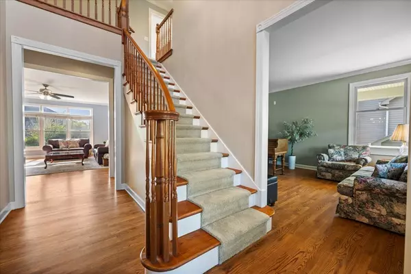 Sugar Grove, IL 60554,896 Black Walnut DR