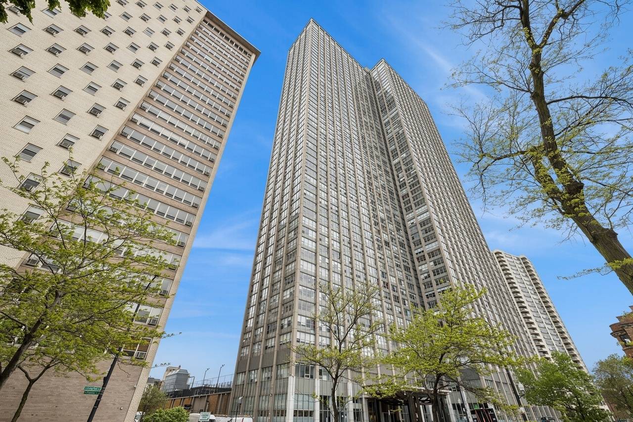 655 W Irving Park RD #V-60, Chicago, IL 60613