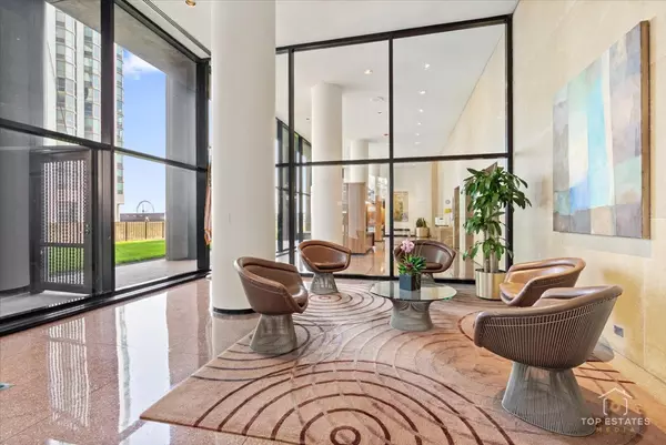 Chicago, IL 60601,155 N Harbor DR #4211