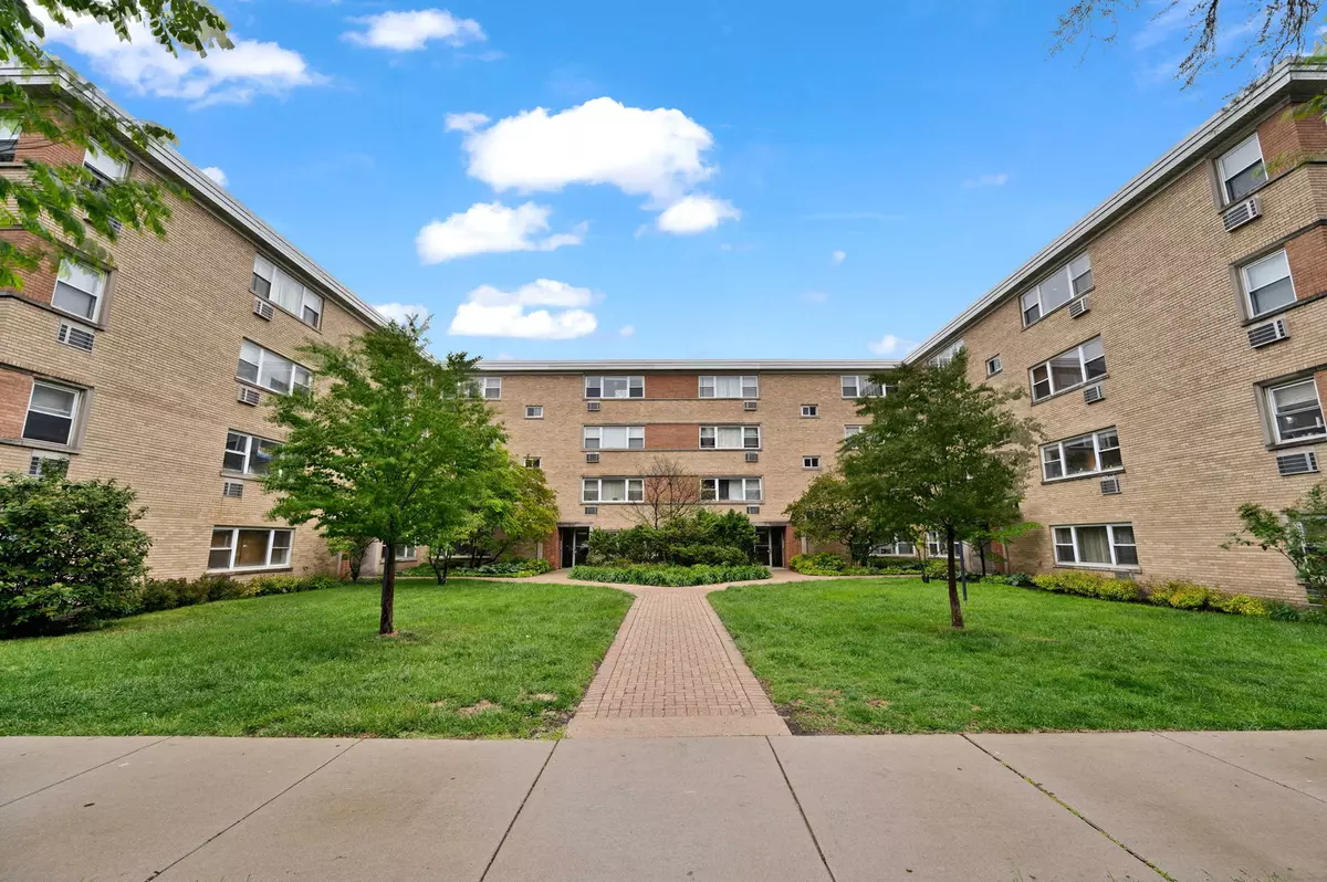 Chicago, IL 60645,7435 N Ridge BLVD #3B