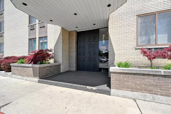 Oak Lawn, IL 60453,9725 S Karlov AVE #610