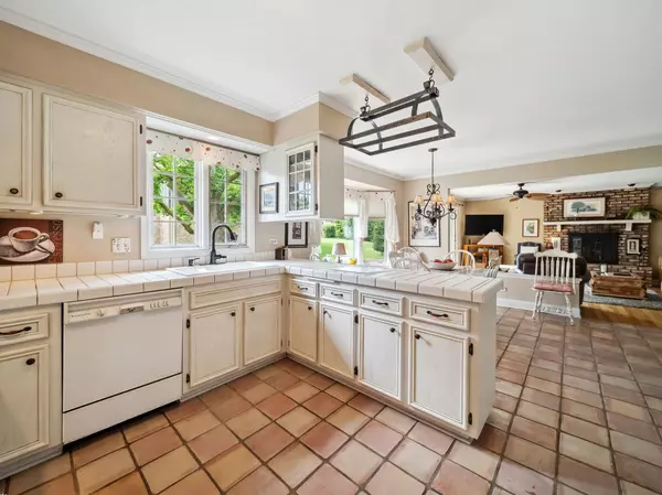 Oak Brook, IL 60523,2s658 Avenue Vendome