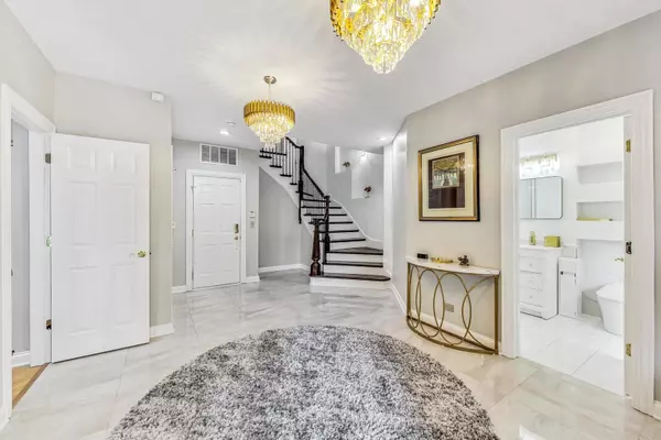 Glenview, IL 60026,2028 Valor CT