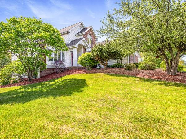 12400 Whispering Winds DR, Roscoe, IL 61073