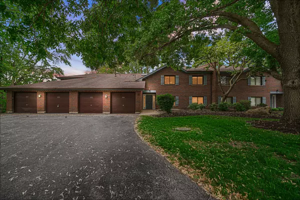 Lisle, IL 60532,5375 Newport 2C DR #2C
