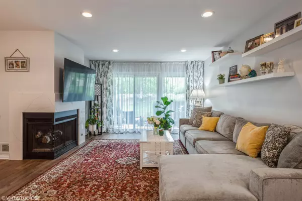 Inverness, IL 60067,1825 W Ashbury CT #1825
